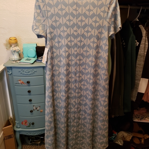 Dress - Picture 2 of 4